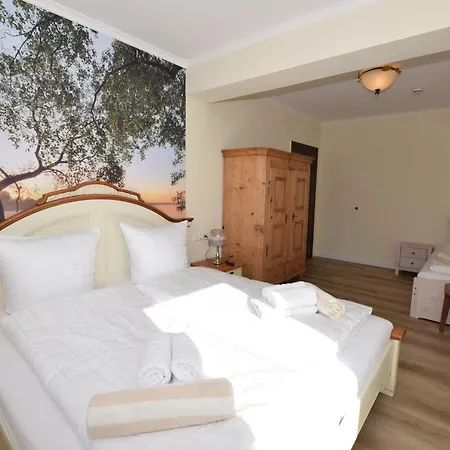 Hideaway Mit Aussenpool, Sauna Und Kamin Bosau