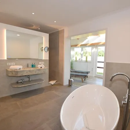 Hideaway Mit Aussenpool, Sauna Und Kamin Bosau